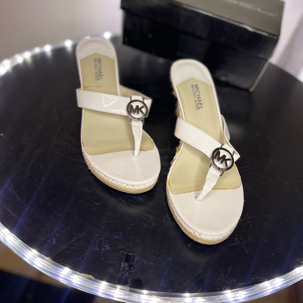 Women Michael Kors Thong Sandals Small cute little wedge heel 1/2 inch.Very Nice